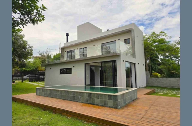 Construtora em Garopaba – Casa venda na Praia do Rosa — Casas A Venda Em Imbituba Sc 1